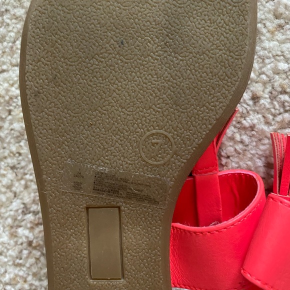 Old Navy Thong Sandals - Picture 4 of 4